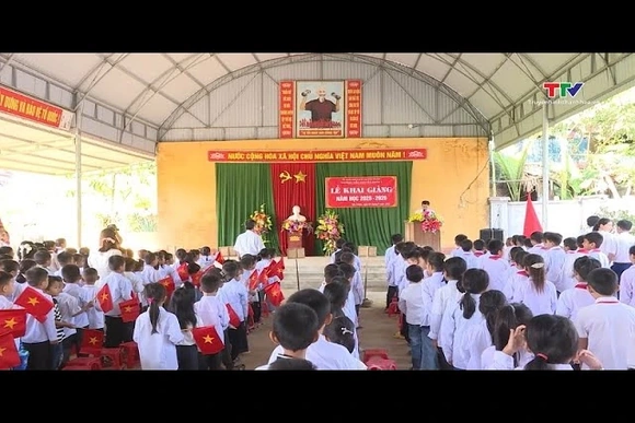 Khai giảng nơi vùng lũ Yên Nhân