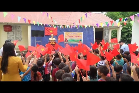 Lễ khai giảng trên đỉnh non ngàn