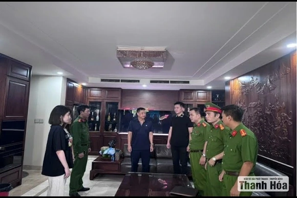 Khám xét khẩn cấp nhà riêng của đối tượng “Mạnh gỗ”