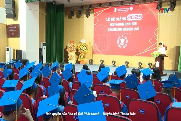 Phân hiệu Trường Đại học Y Hà Nội tại Thanh Hóa bế giảng các lớp Bác sĩ Y khoa  và Cử nhân Điều dưỡn