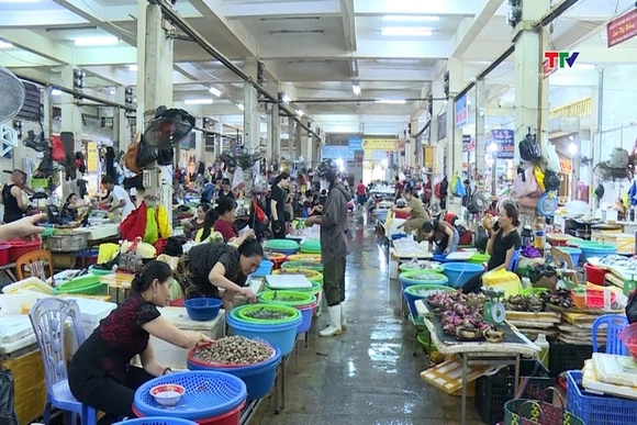 Sôi động thị trường hàng hóa dịp Lễ