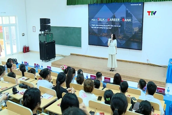 Cơ hội nghề nghiệp cho sinh viên với Chương trình Techcombank Career Tour 2025