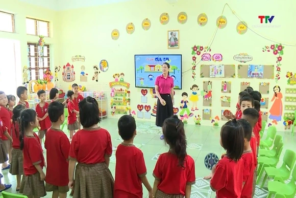 Niềm vui từ chính sách miễn học phí cho học sinh