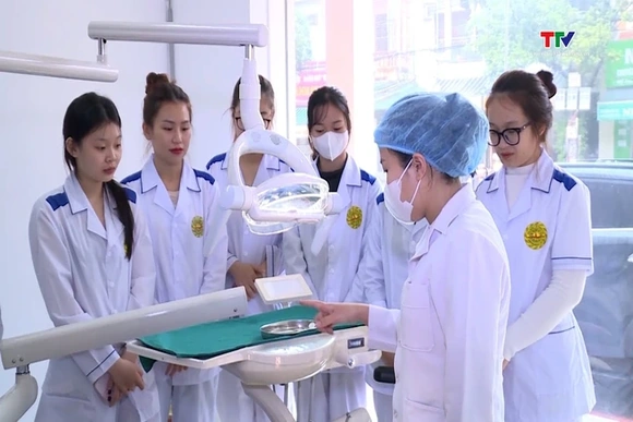 Sẽ mở rộng chính sách hỗ trợ học phí, học bổng sinh viên y khoa