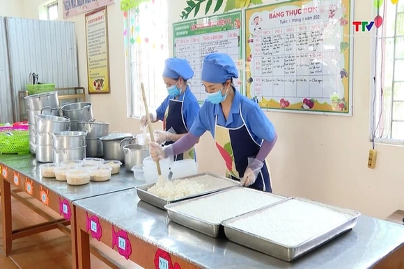 Đảm bảo an toàn thực phẩm tại bếp ăn tập thể trong trường học