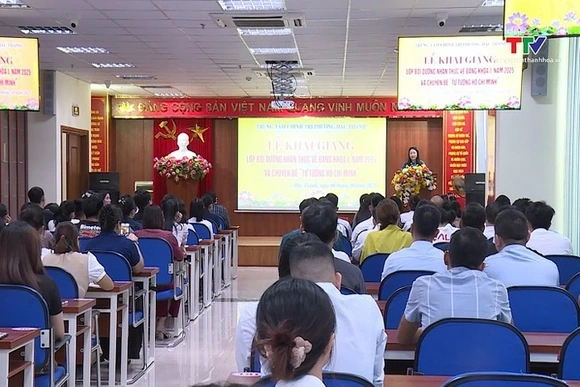 Khai giảng lớp bồi dưỡng nhận thức về Đảng khóa I năm 2025