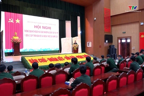 Thông qua kế hoạch và giao nhiệm vụ diễn tập Chỉ huy - tham mưu ''1 bên 2 cấp&