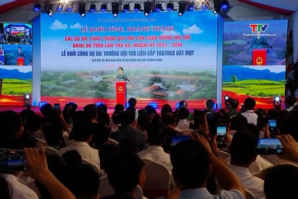 Thủ tướng Chính phủ Phạm Minh Chính dự lễ khởi công xây dựng Trường nội trú liên cấp tiểu học và tru