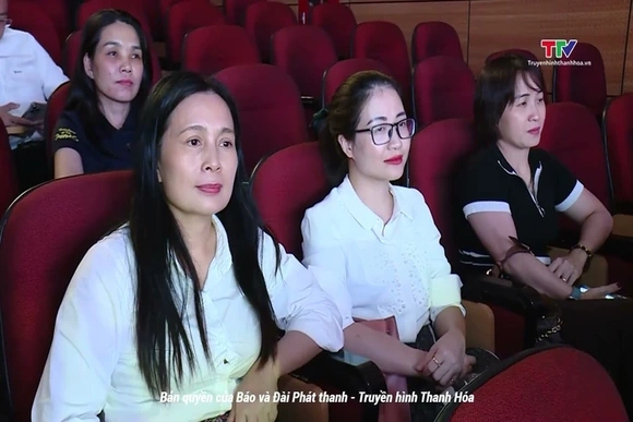 Tổng duyệt chương trình Mít tinh và nghệ thuật chào mừng thành công Đại hội Đại biểu Đảng bộ tỉnh Th