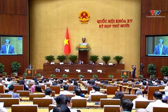 Quốc hội nghe báo cáo thẩm tra và Tờ trình, thảo luận tại tổ về các dự án Luật