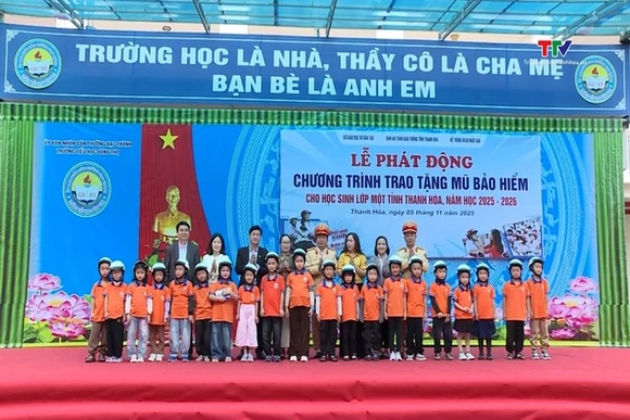 Phát động chương trình tặng mũ bảo hiểm cho học sinh tiểu học