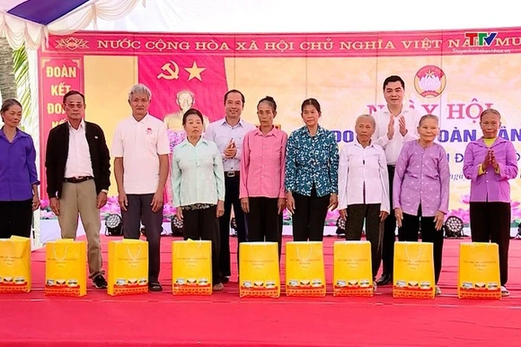 Chủ tịch Ủy ban nhân dân tỉnh dự Ngày hội Đại đoàn kết tại xã Hoằng Lộc