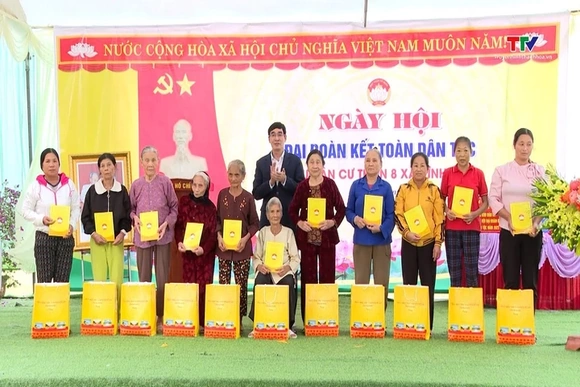 Trưởng ban Nội chính Tỉnh uỷ Nguyễn Ngọc Tiến dự Ngày hội Đại đoàn kết toàn dân tộc tại xã Vĩnh Lộc