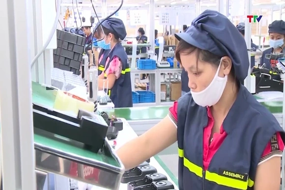 Dự báo tăng trưởng GDP của Việt Nam lên 7,7%