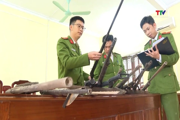 Xã Yên Thắng đẩy mạnh vận động, thu hồi vũ khí, vật liệu nổ, công cụ hỗ trợ