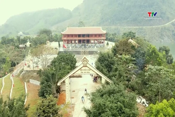 Theo dấu linh thiêng đến Đền Chín Gian