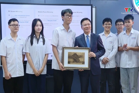 Phấn đấu xây dựng Trường THPT Hàm Rồng trong nhóm dẫn đầu cả nước về chất lượng giáo dục vào năm 203