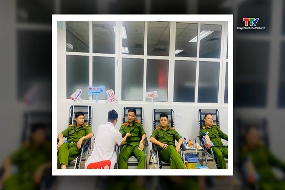 Công an xã Hoằng Phú hiến máu cứu người bệnh nguy kịch