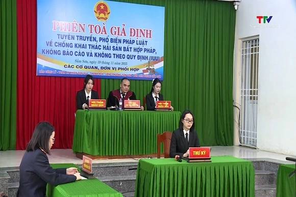 Phiên tòa giả định tuyên truyền pháp luật về chống khai thác IUU