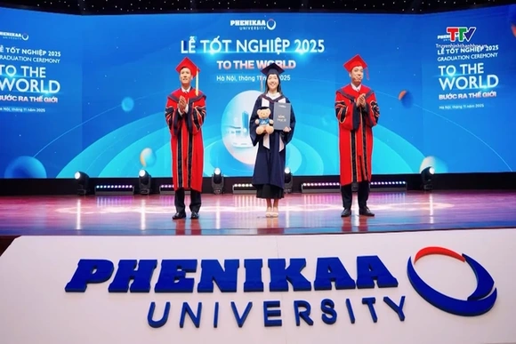 Đại học Phenikaa trao bằng tốt nghiệp cho 1.021 tân khoa năm 2025