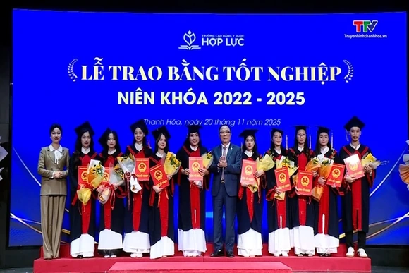 Trường Cao đẳng Y dược Hợp Lực bế giảng năm học 2022 - 2025