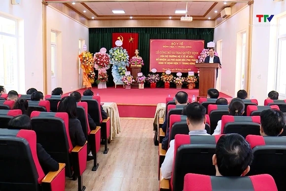 Thứ trưởng Bộ Y tế làm việc với Bệnh viện 71 Trung ương