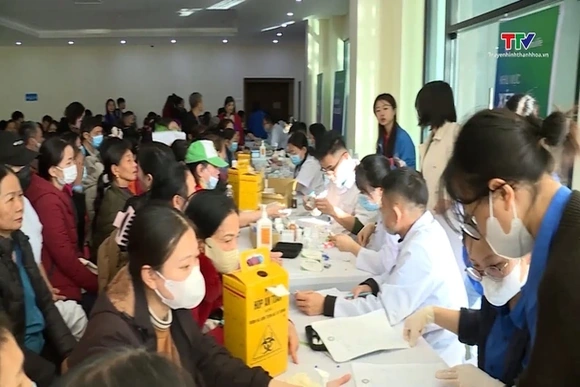 Thanh Hóa: 1.000 người dân được khám bệnh và tầm soát vi khuẩn HP miễn phí