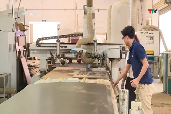 Khám bệnh miễn phí cho 15.000 công nhân tại 7 tỉnh, thành
