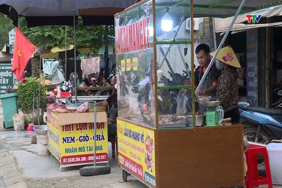 Cần siết chặt quản lý an toàn thực phẩm đường phố tại các khu công nghiệp