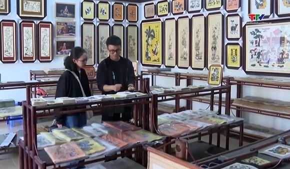 UNESCO ghi danh Nghề làm tranh Đông Hồ vào Danh sách Di sản cần bảo vệ khẩn cấp