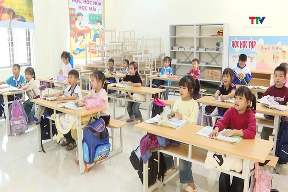 Giáo viên mòn mỏi chờ chi trả tiền dạy tăng giờ