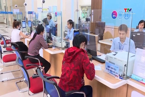 Hàng chục ngân hàng ồ ạt tăng lãi suất kỳ hạn 6 tháng