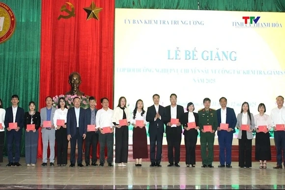 Bế giảng lớp bồi dưỡng nghiệp vụ chuyên sâu về công tác kiểm tra, giám sát và kỷ luật của Đảng năm 2