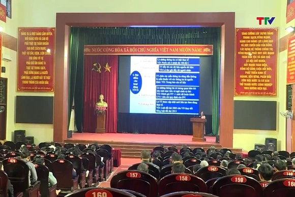 Ủy ban Nhân dân xã Hà Trung tổ chức tập huấn công tác giảm nghèo về thông tin năm 2025