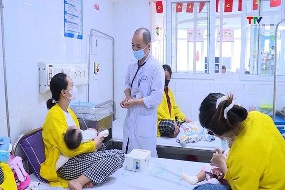 Những sai lầm của phụ huynh khiến trẻ bị viêm phổi vào mùa lạnh