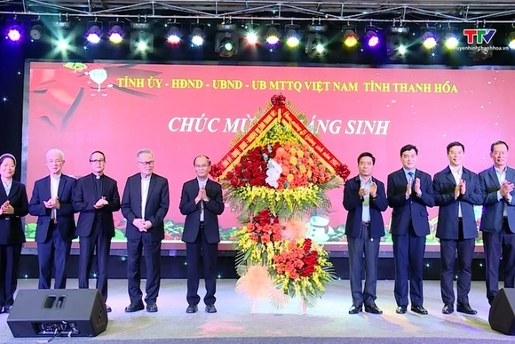 Gặp mặt các chức sắc, chức việc và đồng bào Công giáo nhân lễ Giáng sinh năm 2025