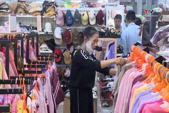 Đẩy mạnh tiêu dùng dịp cuối năm và Tết
