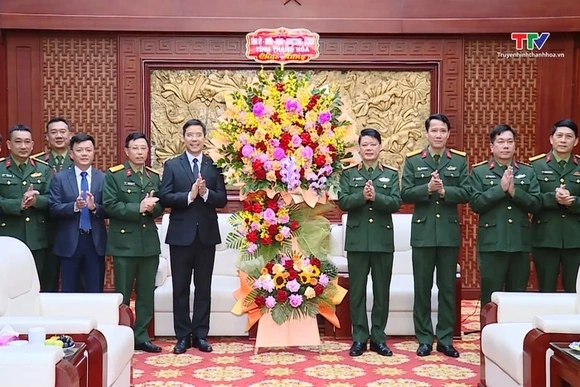 Đoàn công tác của tỉnh Thanh Hóa thăm, chúc mừng Bộ Tư lệnh Quân khu 4