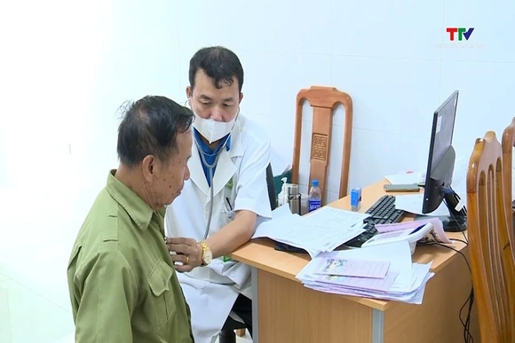 Bộ Y tế nghiên cứu phương án điều chỉnh hệ số lương khởi điểm cho bác sĩ