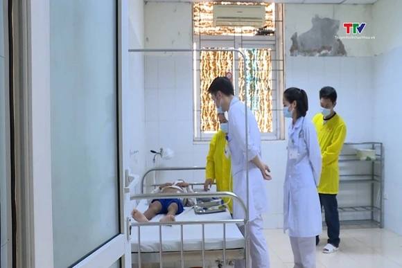 Bệnh viện Nhi Thanh Hóa triển khai thành công kỹ thuật đặt catheter lọc máu trong màng bụng