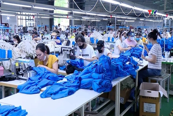 Xuất nhập khẩu tăng trưởng tích cực