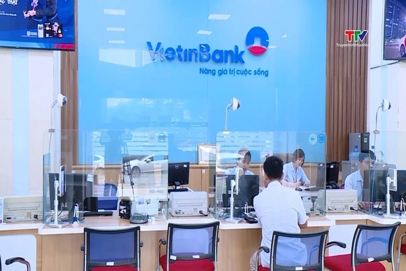Tín dụng tăng mạnh, hệ thống ngân hàng đối mặt áp lực thanh khoản cuối năm