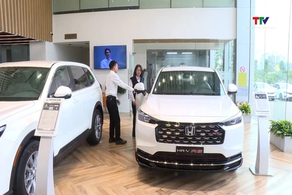 Thị trường ô tô Việt Nam tăng trưởng hai chữ số