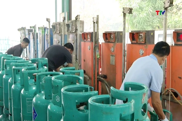 Giá gas bán lẻ trong nước tăng