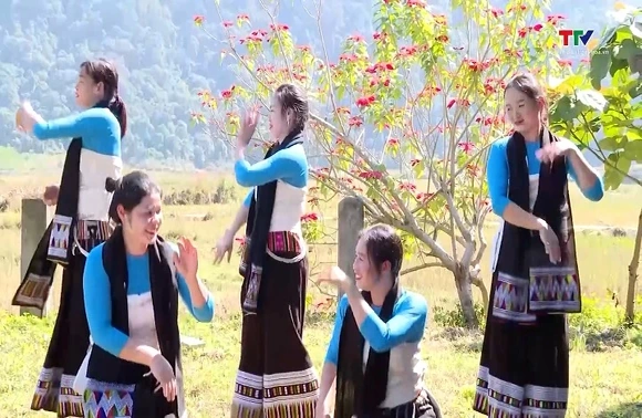 Không gian dân ca dân vũ