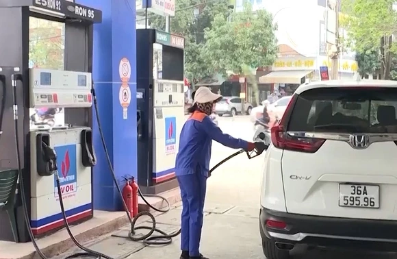 Kỳ điều hành đầu tiên của năm 2026, xăng RON95-III giảm còn 18.560 đồng