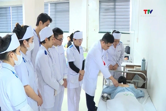 Chú trọng đào tạo nguồn nhân lực y học cổ truyền