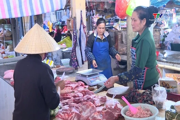 Giá thịt lợn tăng cao sức mua giảm