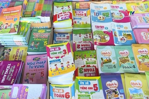 Không loại bỏ các bộ sách giáo khoa đã ban hành