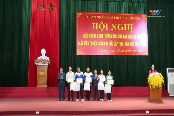 Phường Bỉm Sơn biểu dương học sinh và giáo viên có thành tích xuất sắc